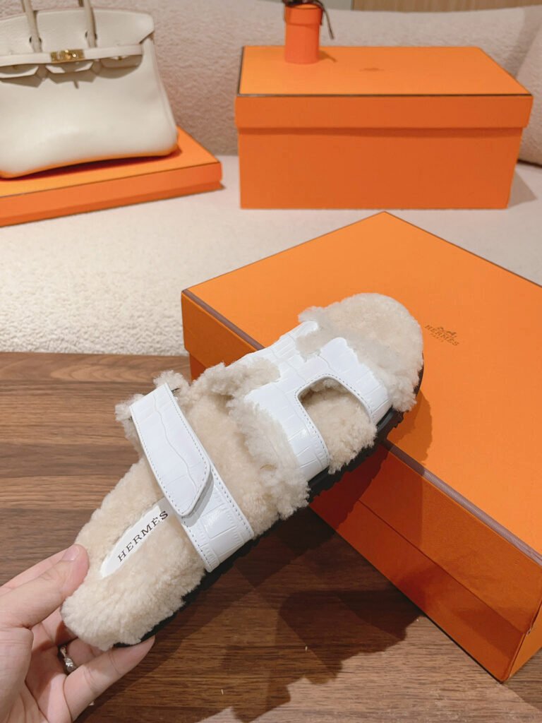 Hermès Unisex Shearling Shoes detail 3