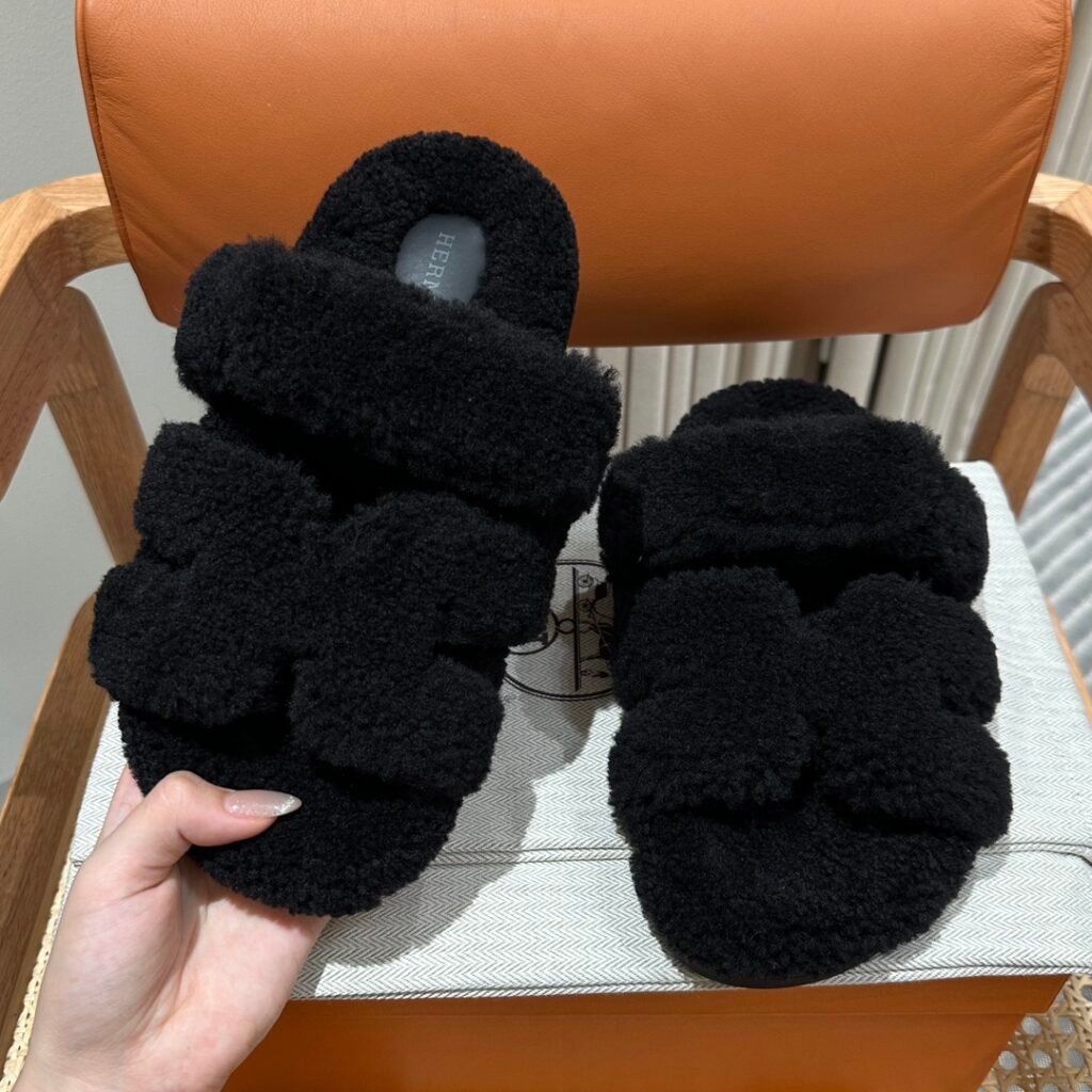Hermès Unisex Shearling Shoes detail 3