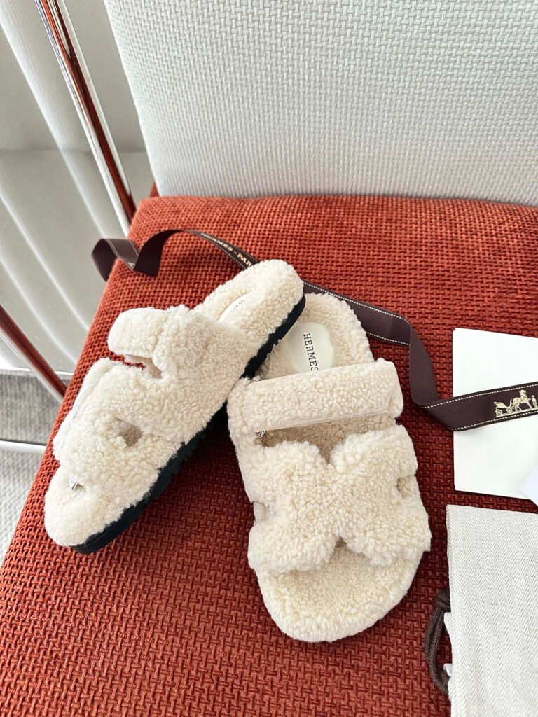 Hermès Unisex Shearling Shoes detail 3