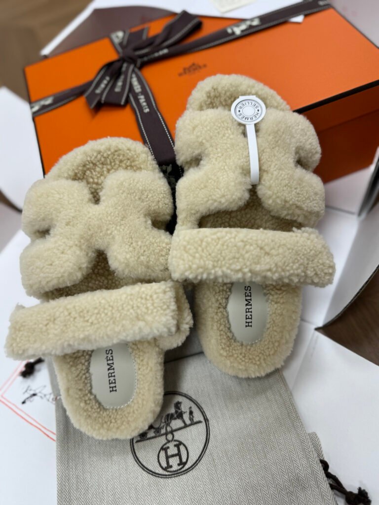 Hermès Unisex Shearling Shoes detail 3