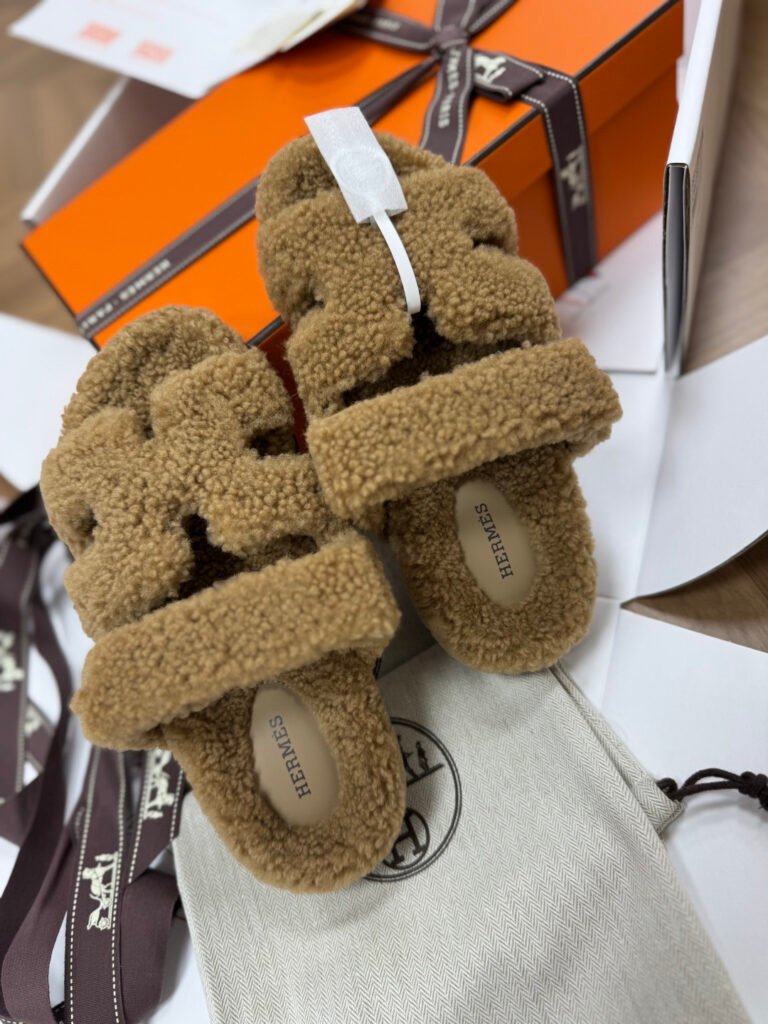 Hermès Unisex Shearling Shoes detail 3