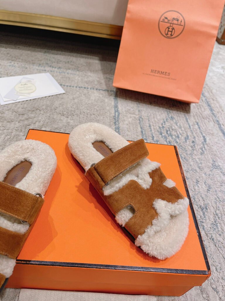 Hermès Unisex Shearling Shoes detail 3