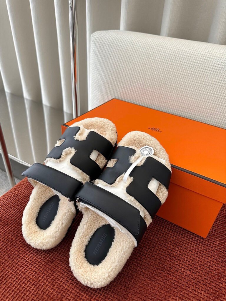 Hermès Unisex Shearling Shoes detail 3