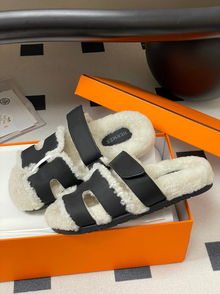 Hermès Unisex Shearling Shoes detail 3