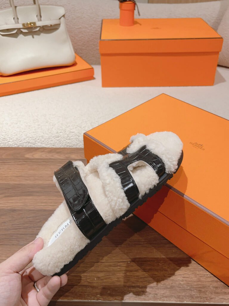 Hermès Unisex Shearling Shoes detail 3