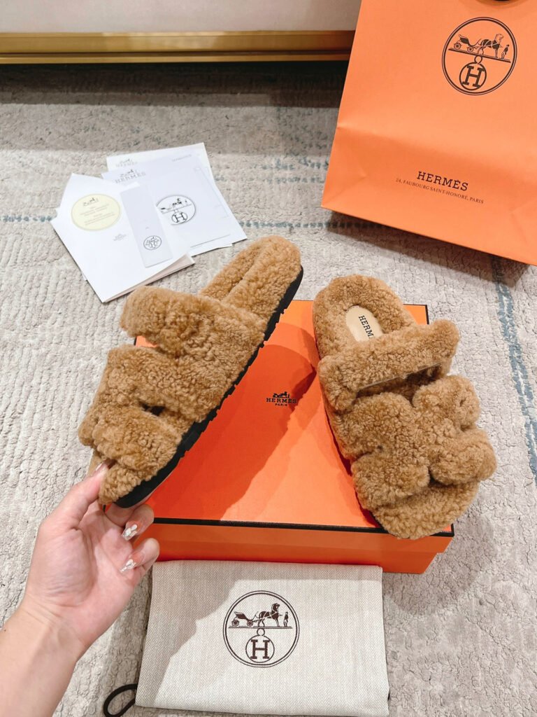 Hermès Unisex Shearling Shoes detail 3