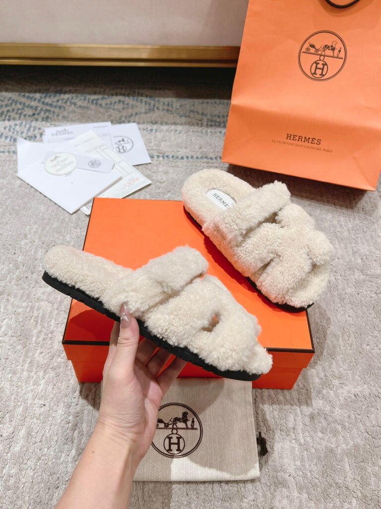 Hermès Unisex Shearling Shoes detail 3