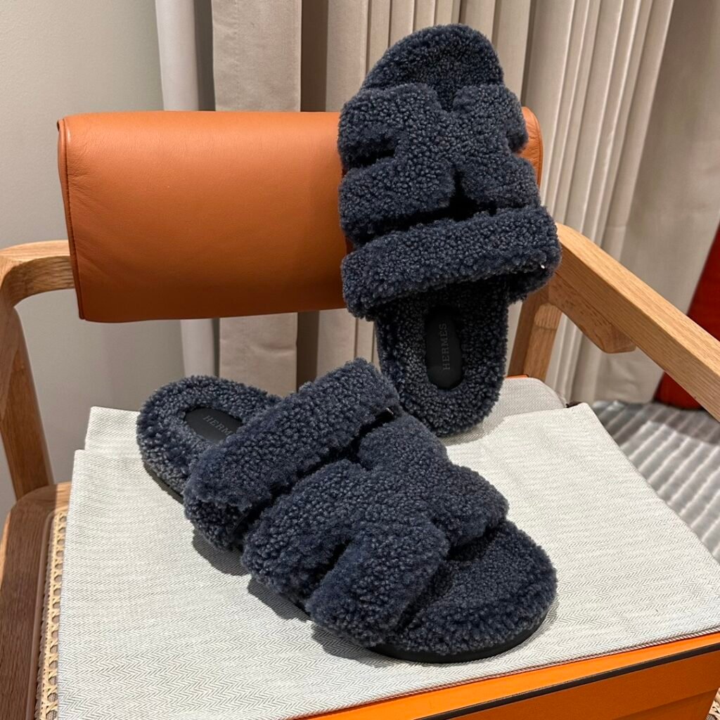 Hermès Unisex Shearling Shoes detail 3