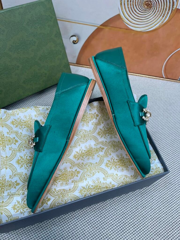 Gucci Unisex Loafers detail image 3