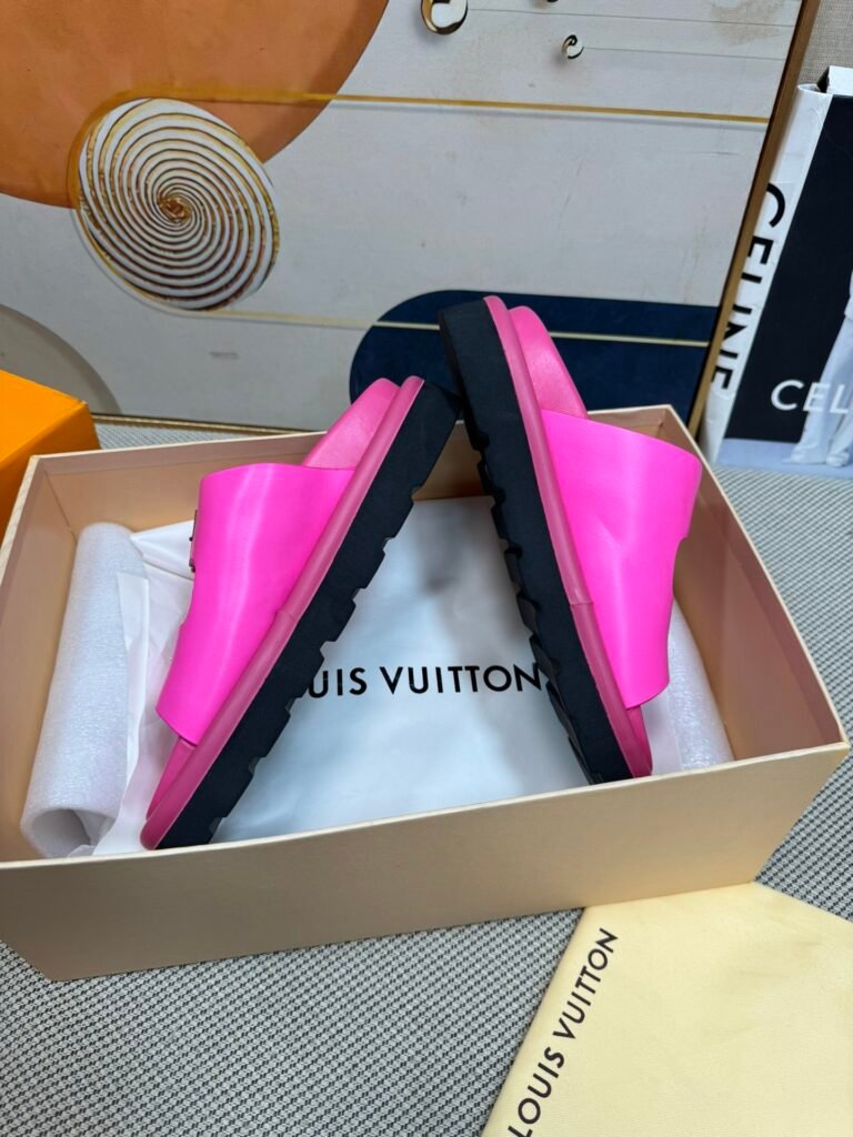 Louis Vuitton Unisex Slides detail image 3
