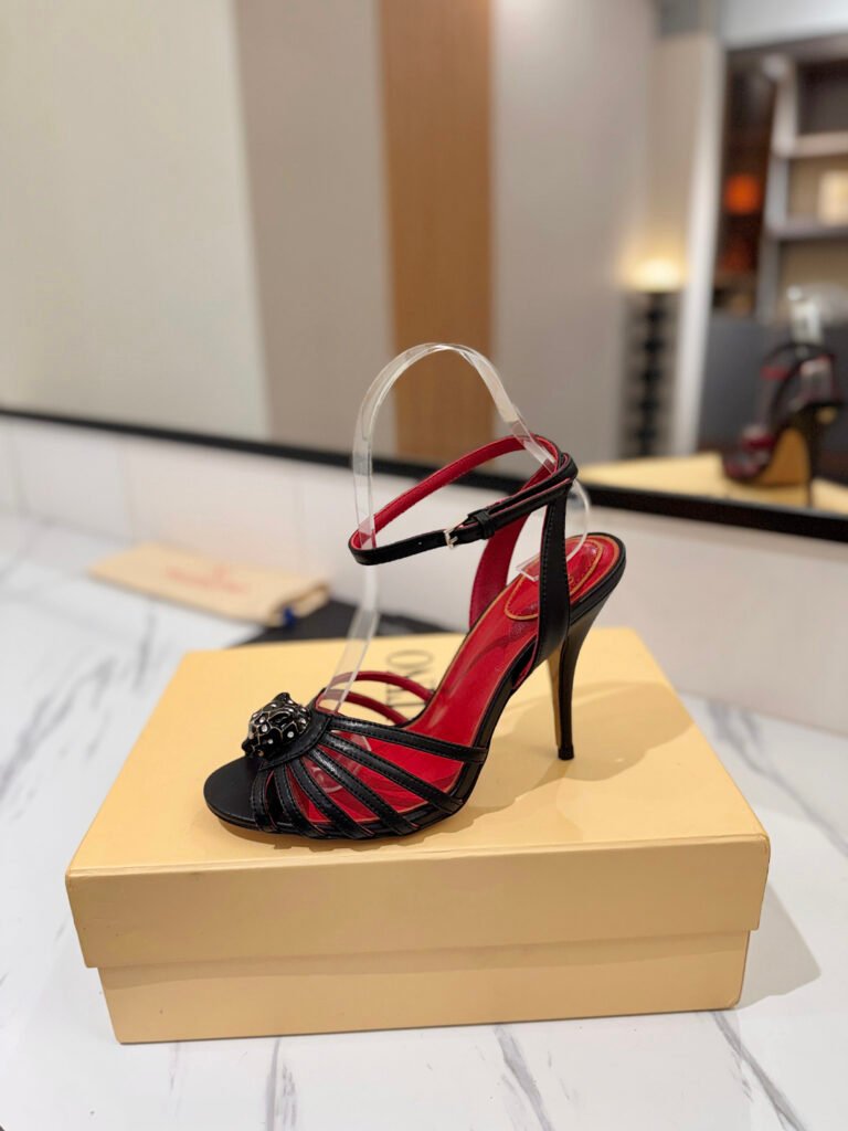 Valentino Garavani Women's High-Heel Pumps detail image 3