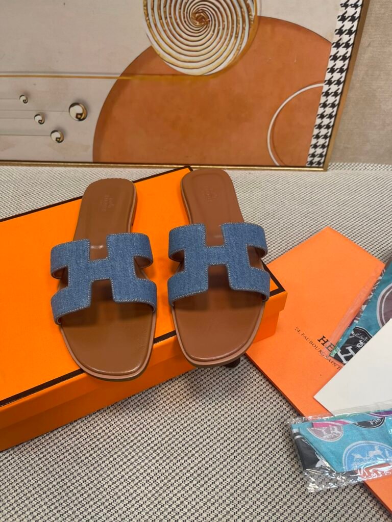 Hermès Unisex Slides detail 3