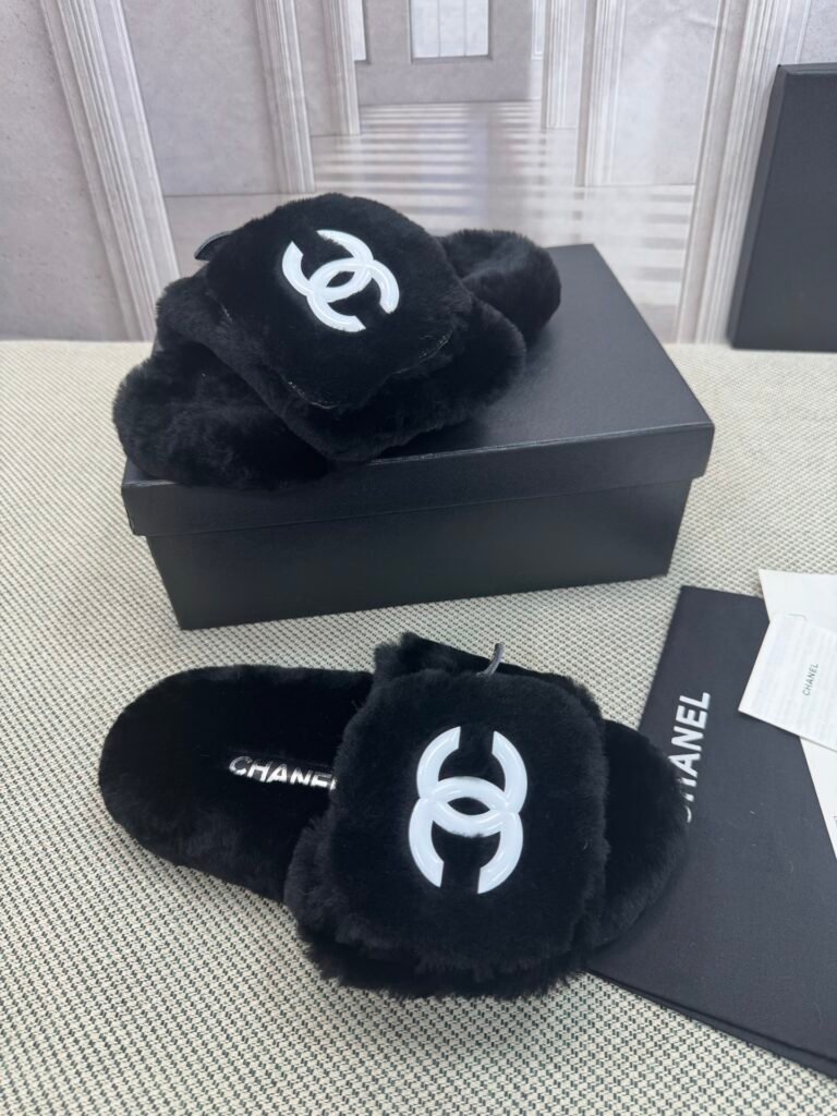 Chanel Unisex Shearling Shoes detail 3