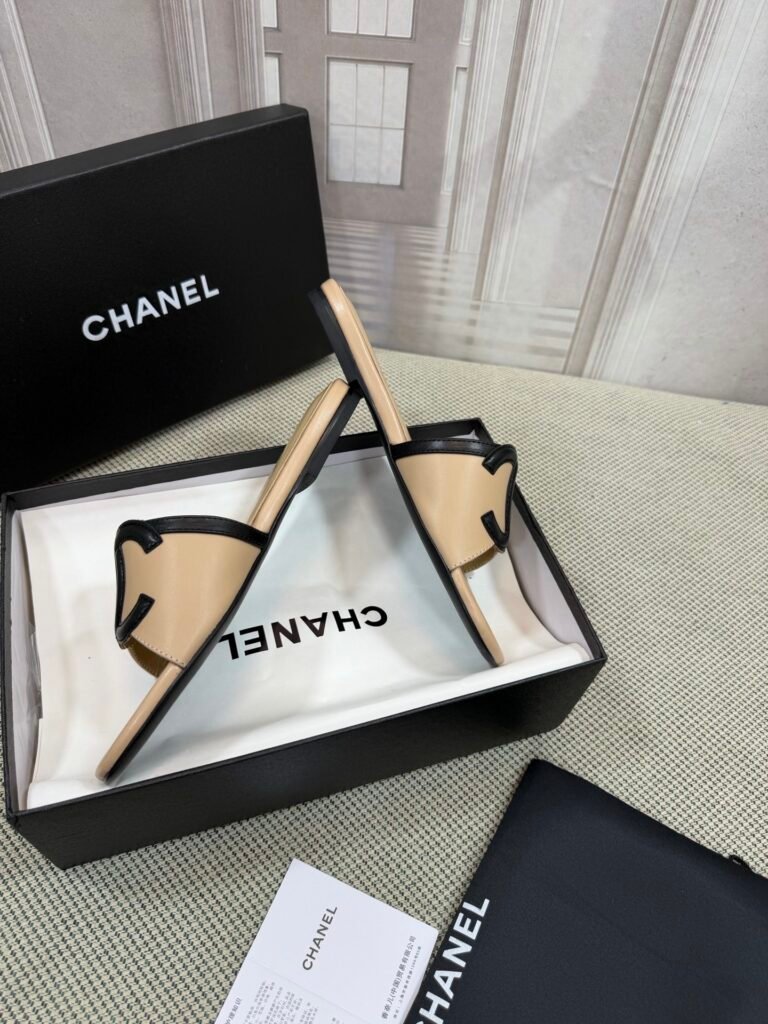 Chanel Unisex Slides detail image 3