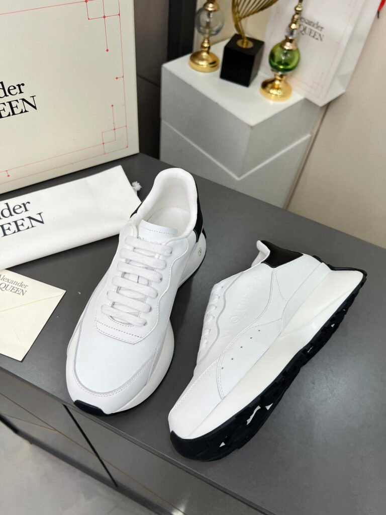 Alexander McQueen Unisex Sneakers detail image 3