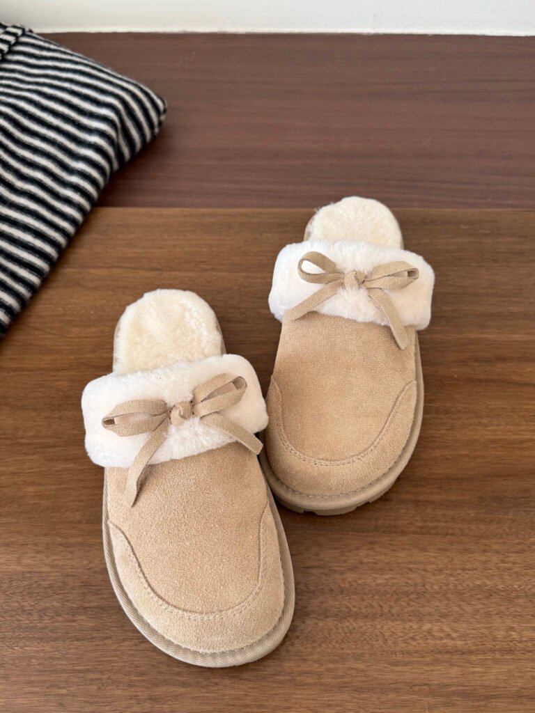 UGG Unisex Athletic Sneakers detail image 3