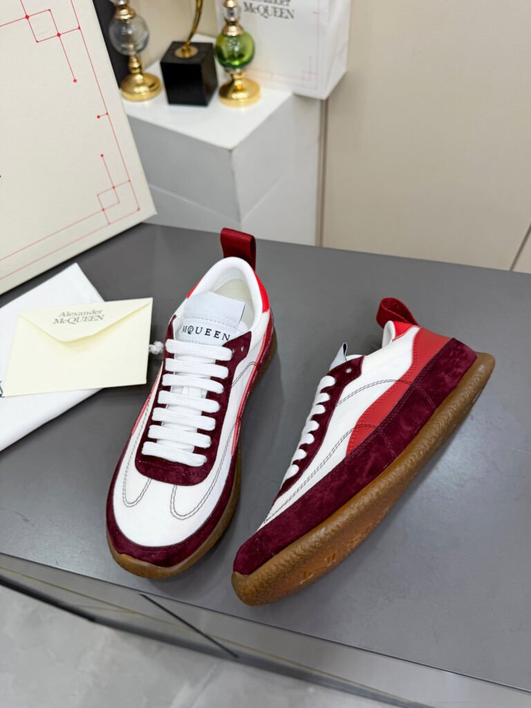 Alexander McQueen Unisex Sneakers detail image 3