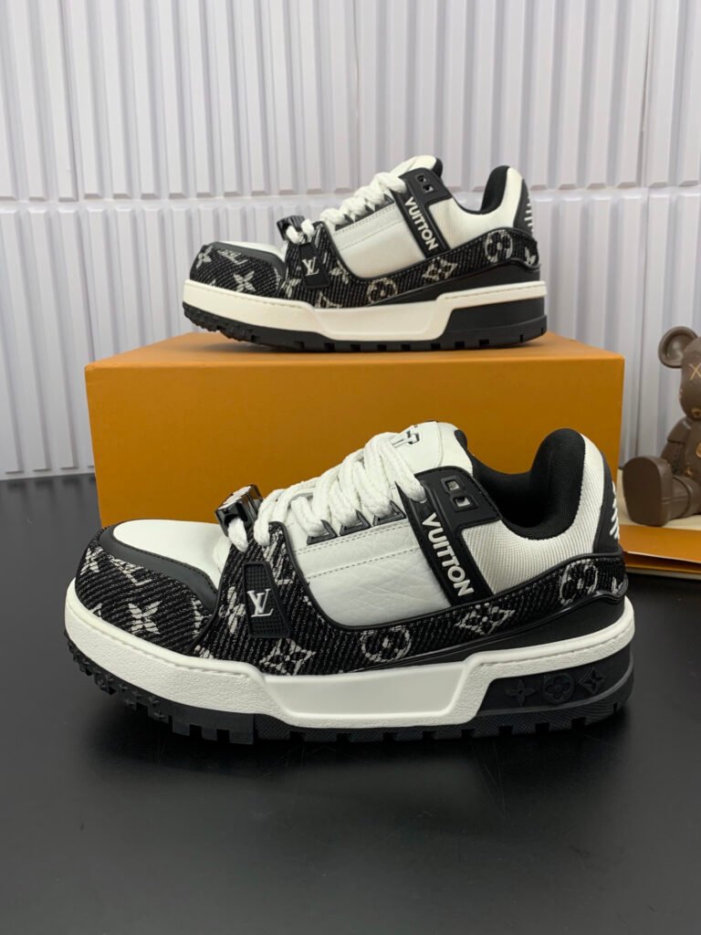 Louis Vuitton Unisex Chunky Sneakers detail image 3
