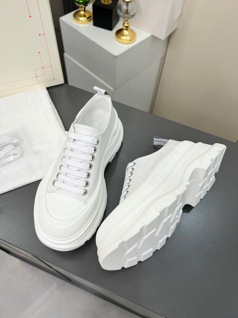 Alexander McQueen Unisex Sneakers detail image 3