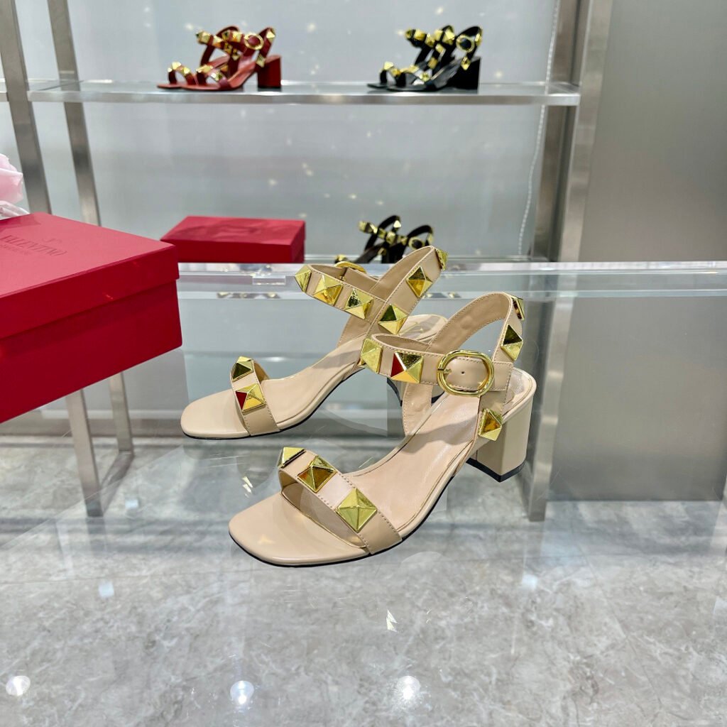 Valentino Garavani Women's Pumps detail 3