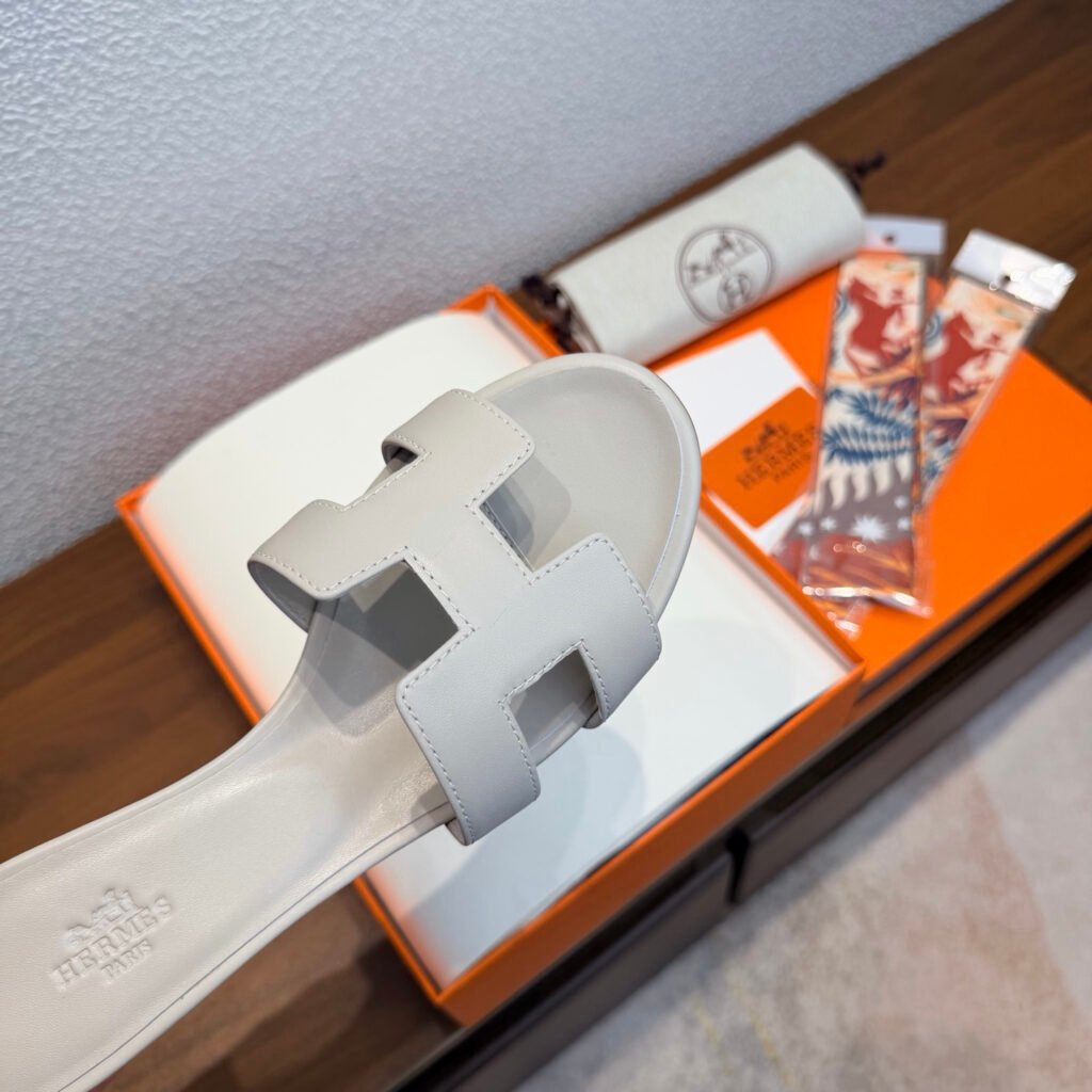 Hermès Unisex Slides detail 3