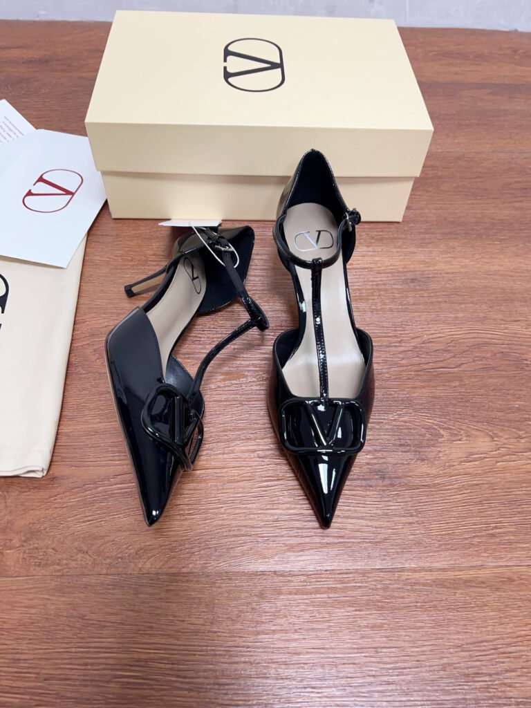 Valentino Garavani Unisex Sandals detail image 3