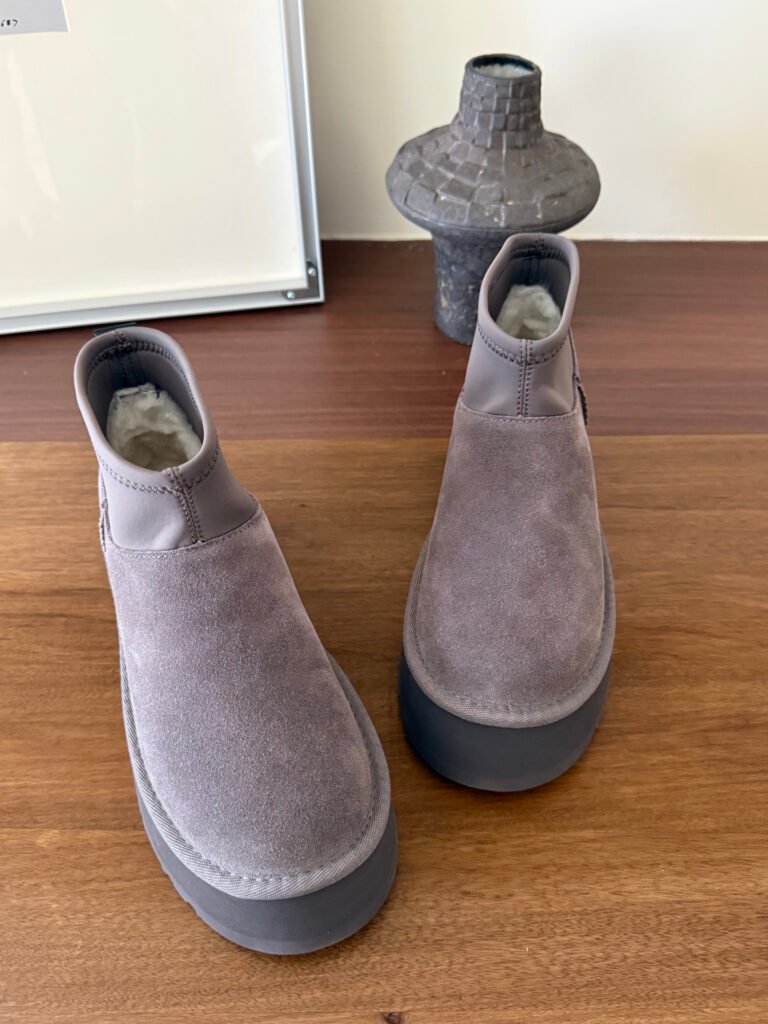UGG Unisex Boots detail image 3