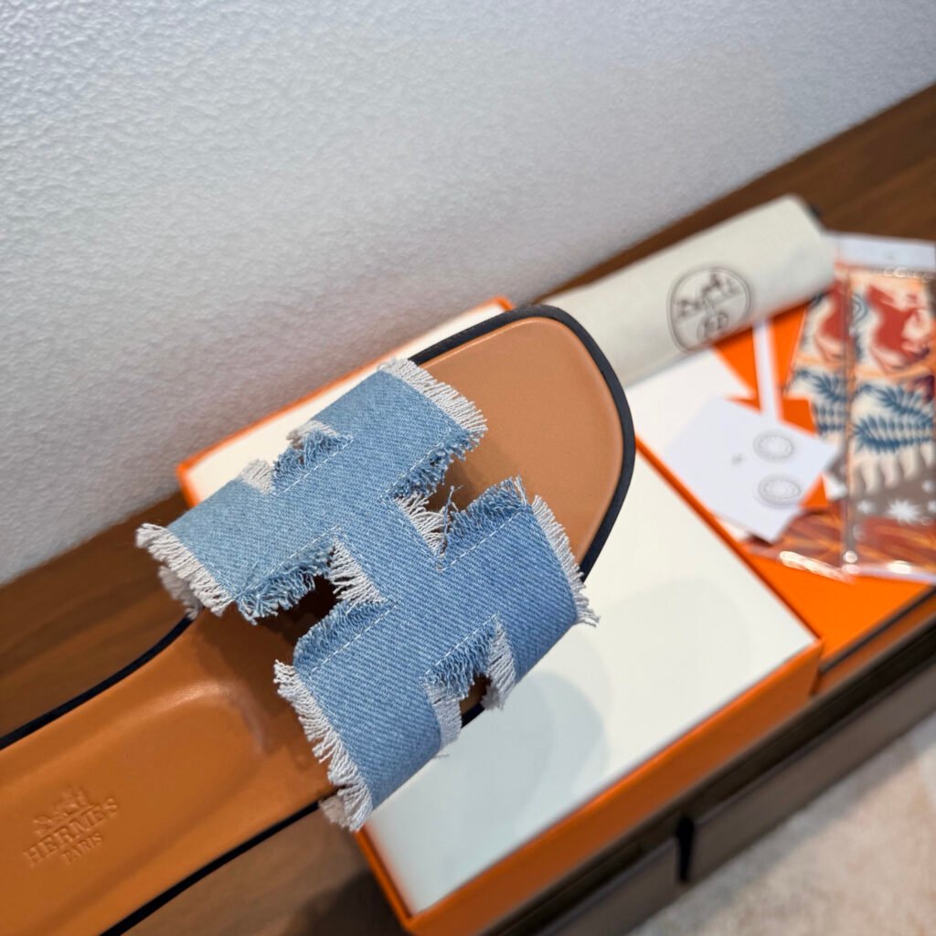 Hermès Unisex Slides detail 3