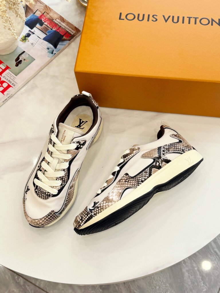 Louis Vuitton Unisex Athletic Sneakers detail image 3