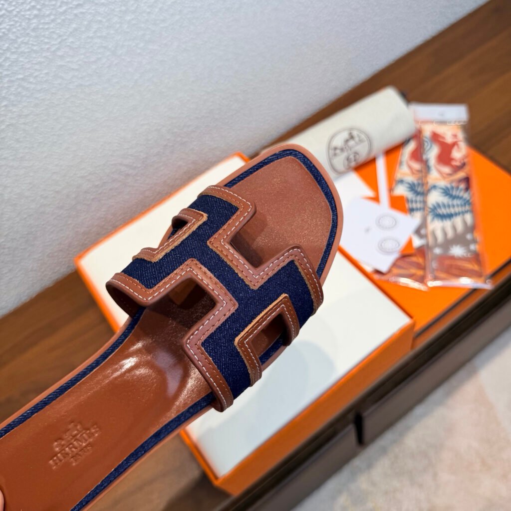 Hermès Unisex Slides detail 3