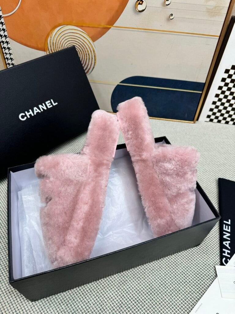 Chanel Unisex Shearling Shoes detail image 3