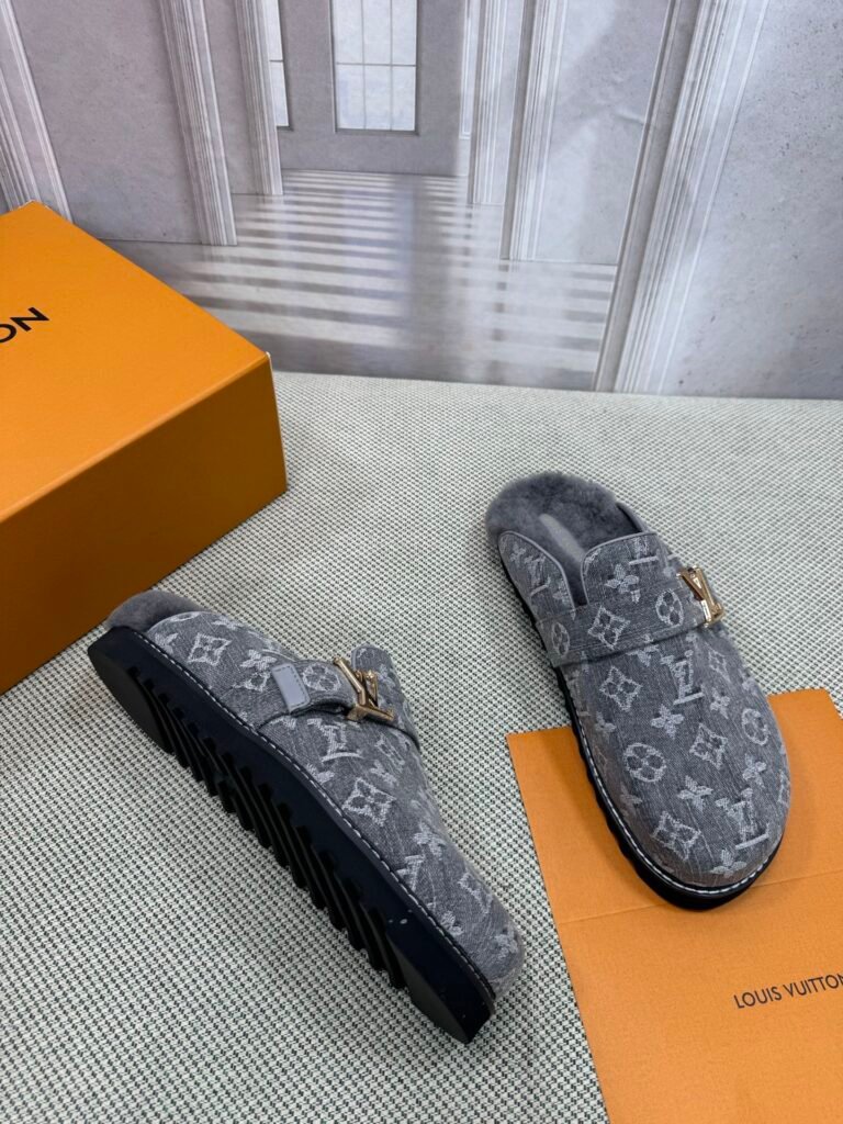 Louis Vuitton Unisex Slides detail image 3