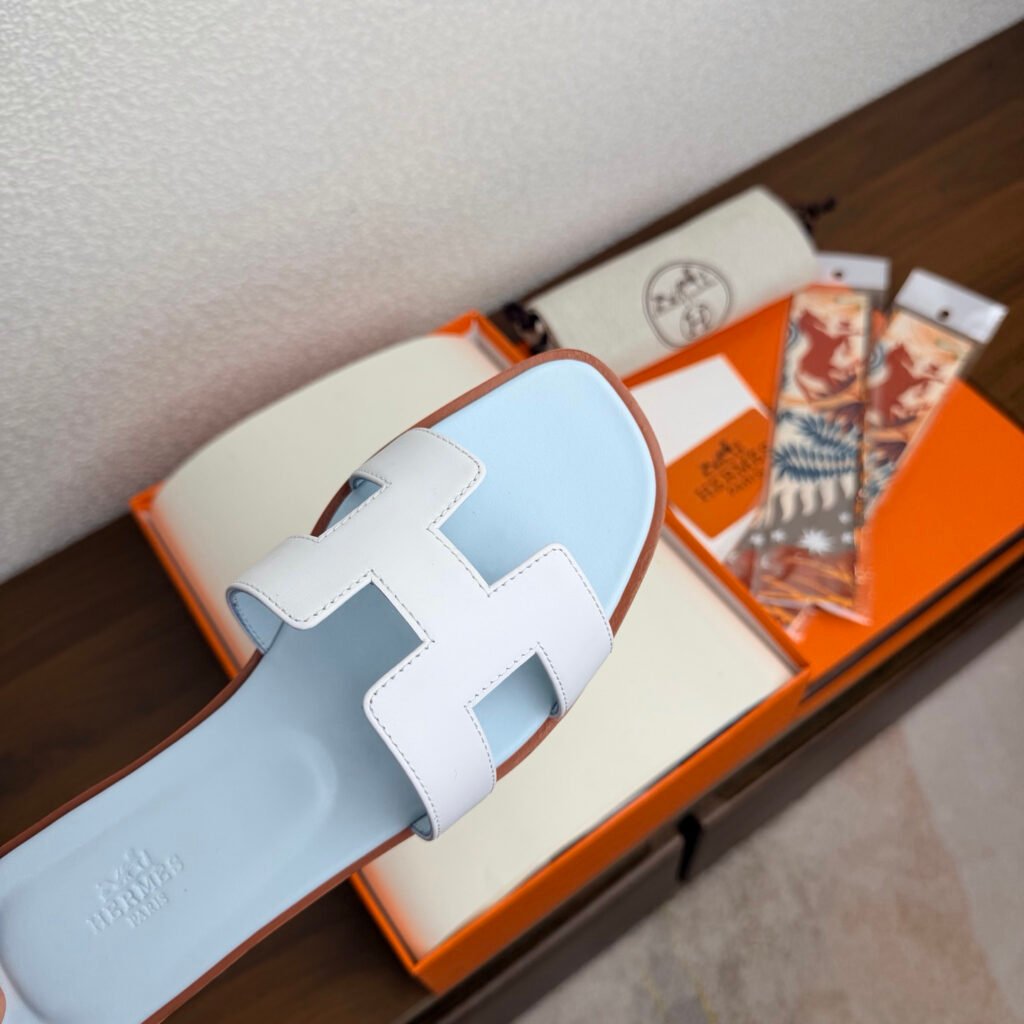 Hermès Unisex White & Pale Blue H-Strap Slides detail 3