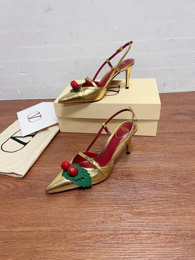 Valentino Garavani Women's High-Heel Pumps detail image 3