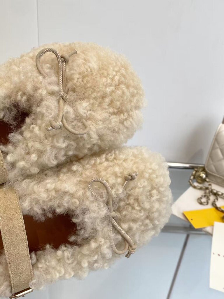 Louis Vuitton Unisex Shearling Shoes detail image 3