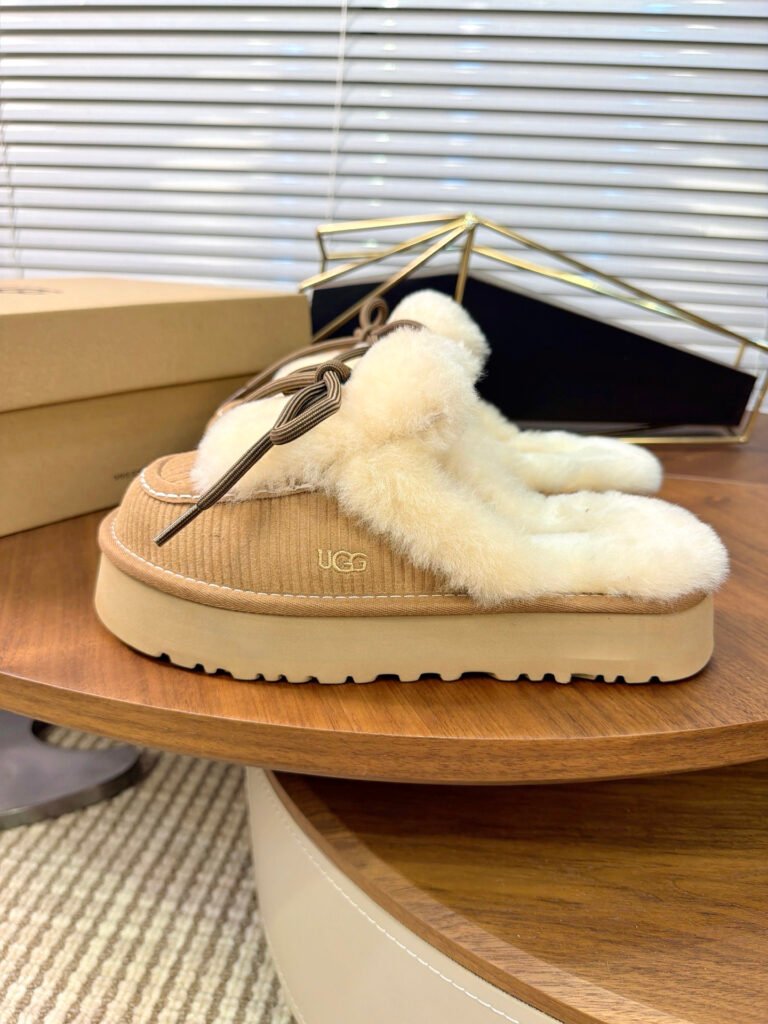 UGG Unisex Platform Sneakers detail 3