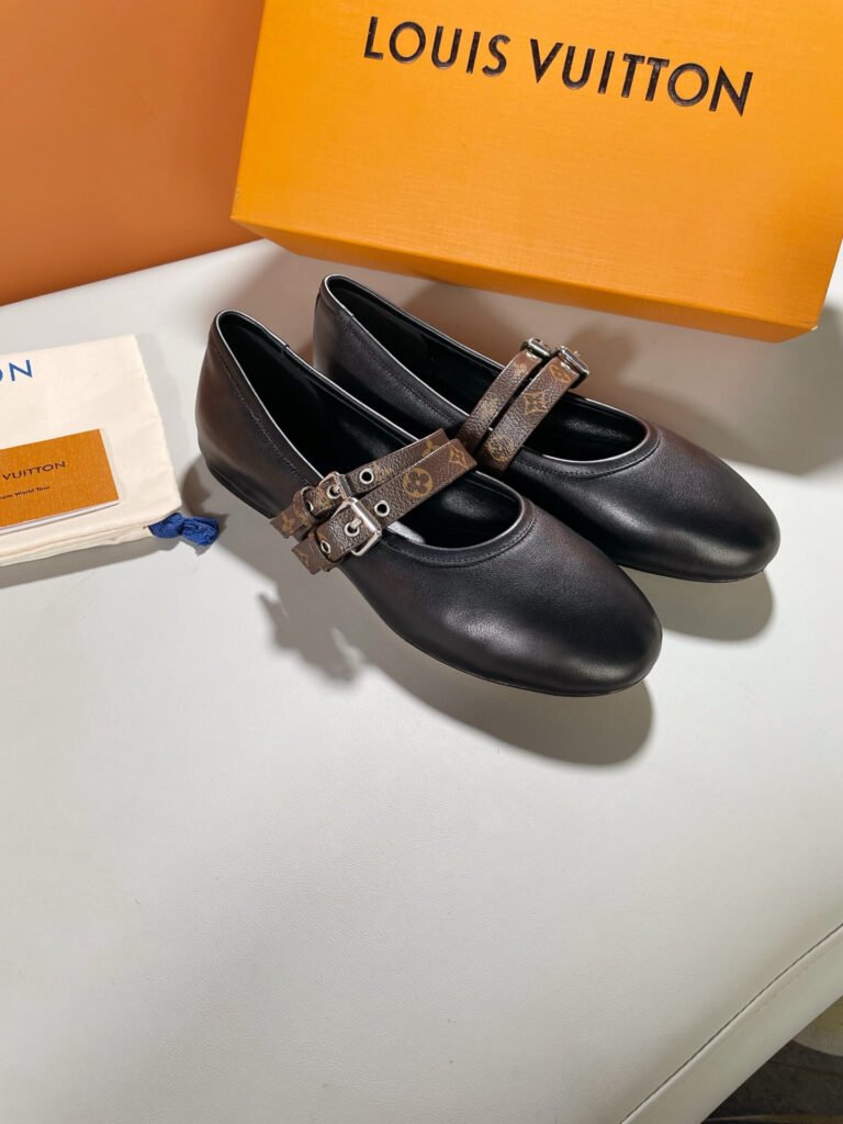 Louis Vuitton Unisex Sneakers detail image 3