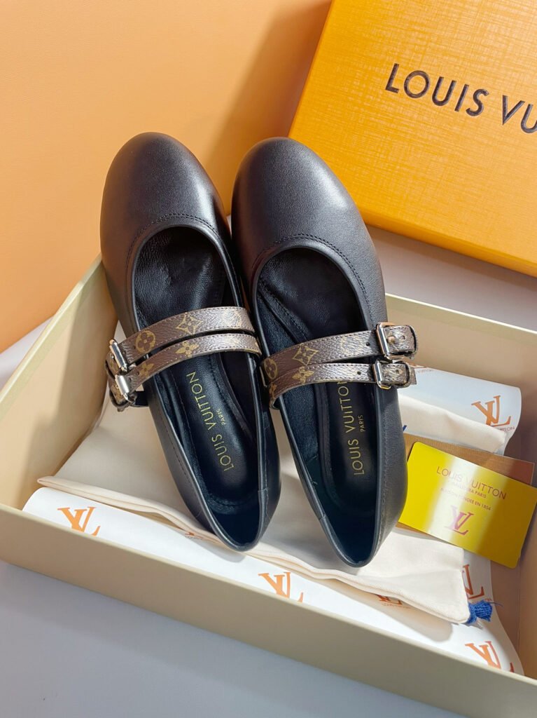 Louis Vuitton Unisex Sneakers detail 3