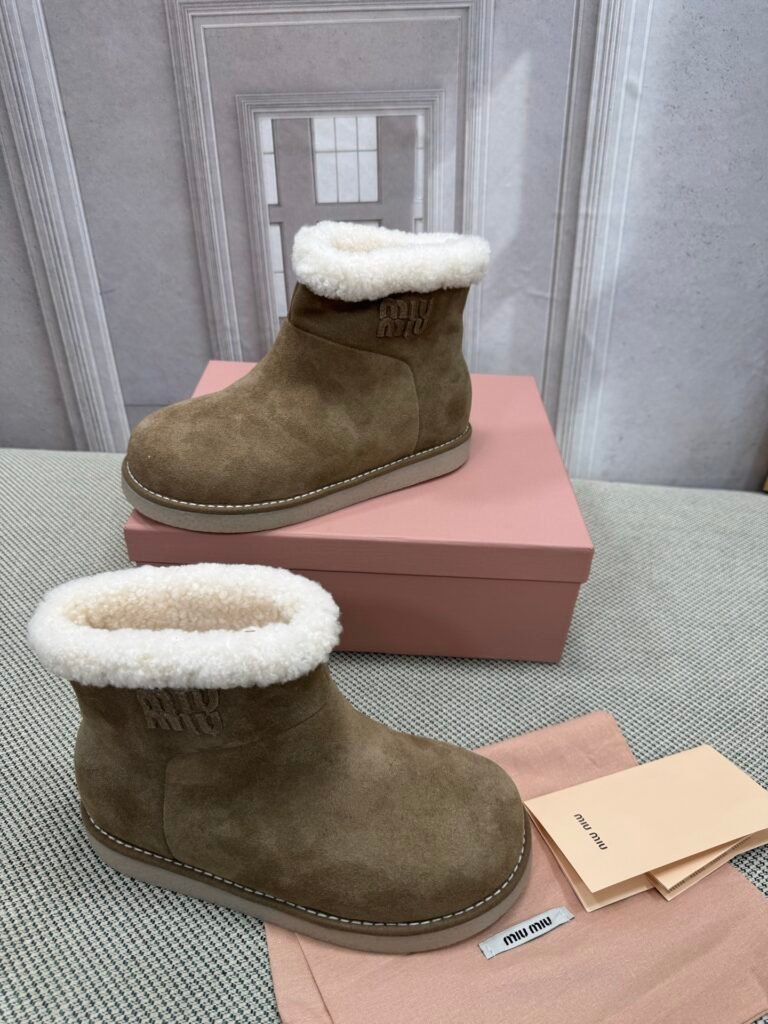 Miu Miu Unisex Snow Boots detail image 3
