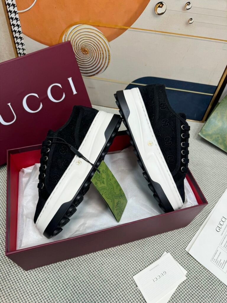 Gucci Unisex Loafers detail 3