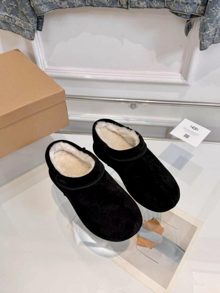 UGG Unisex Sneakers detail image 3