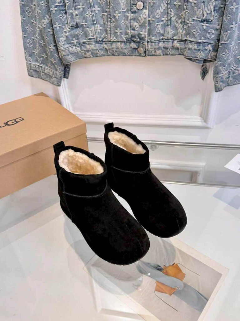 UGG Unisex Sneakers detail image 3