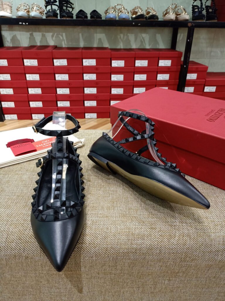 Valentino Garavani Unisex Sneakers detail image 3