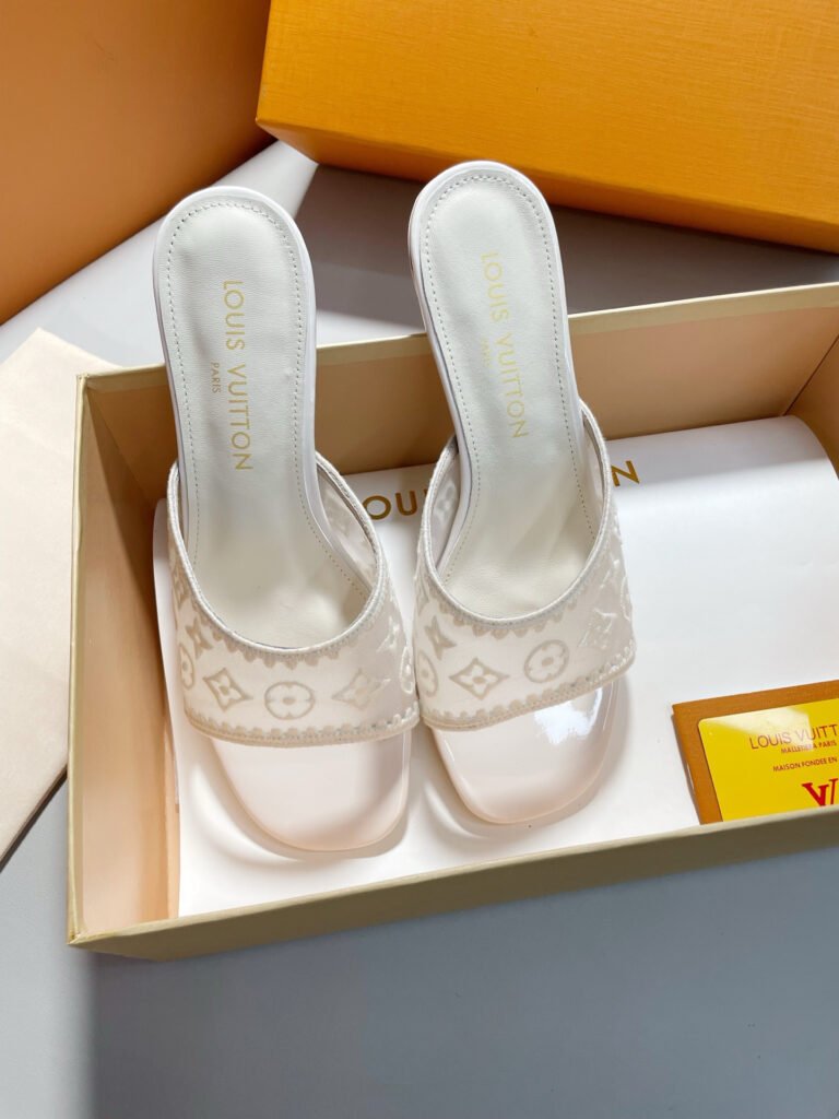 Louis Vuitton Unisex Leather-Sole Shoes detail image 3