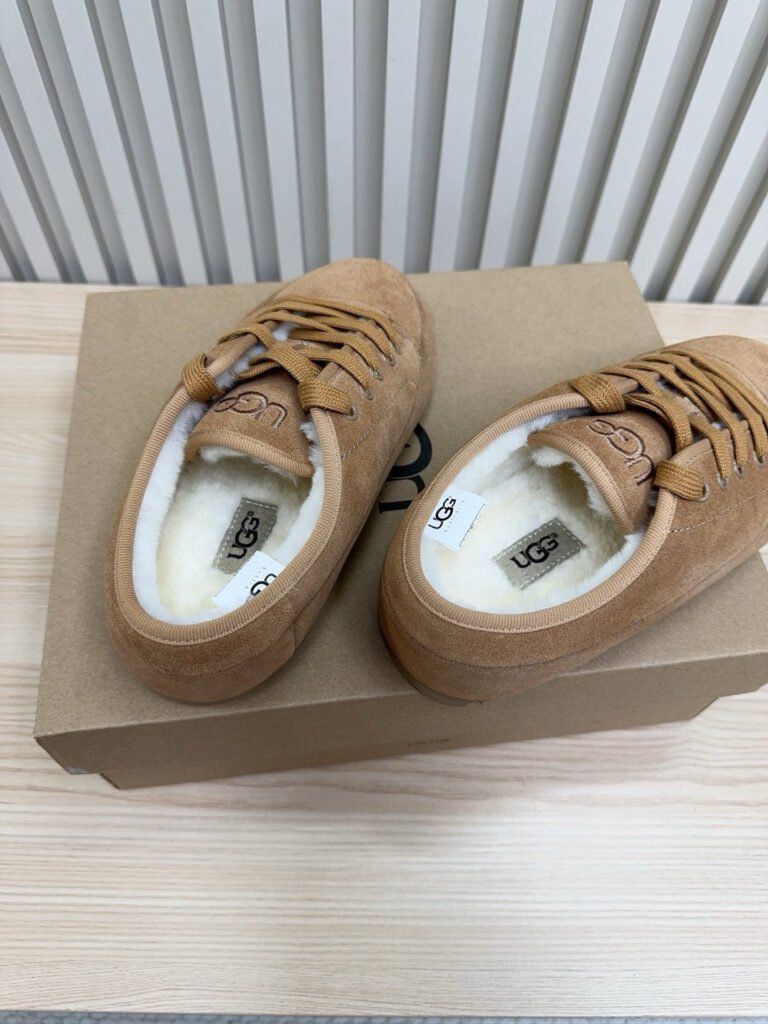 UGG Unisex Sneakers detail image 3