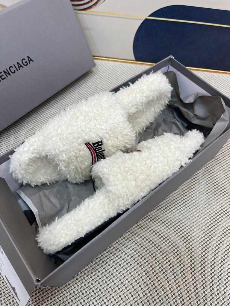 Balenciaga Unisex Sneakers detail image 3
