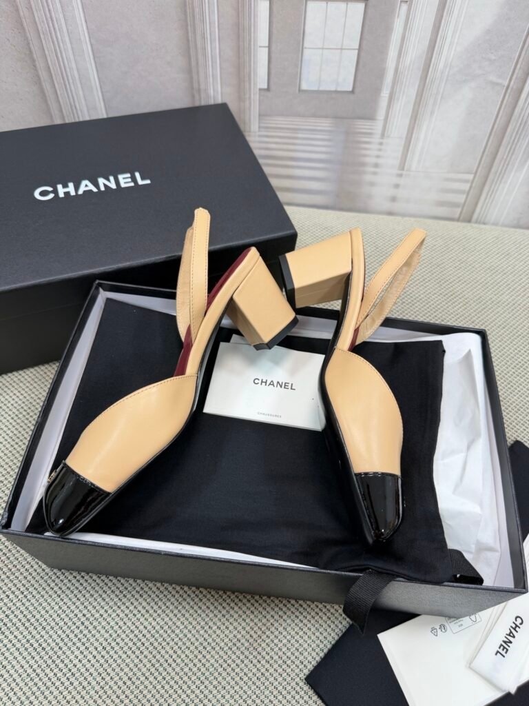 Chanel Women's Pumps detail 3