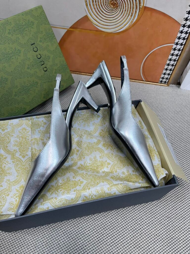 Gucci Unisex Sandals detail 3