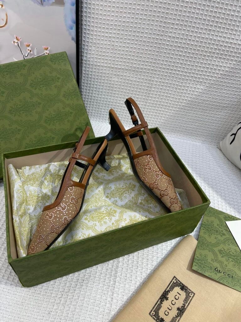 Gucci Women's Sandals detail image 3