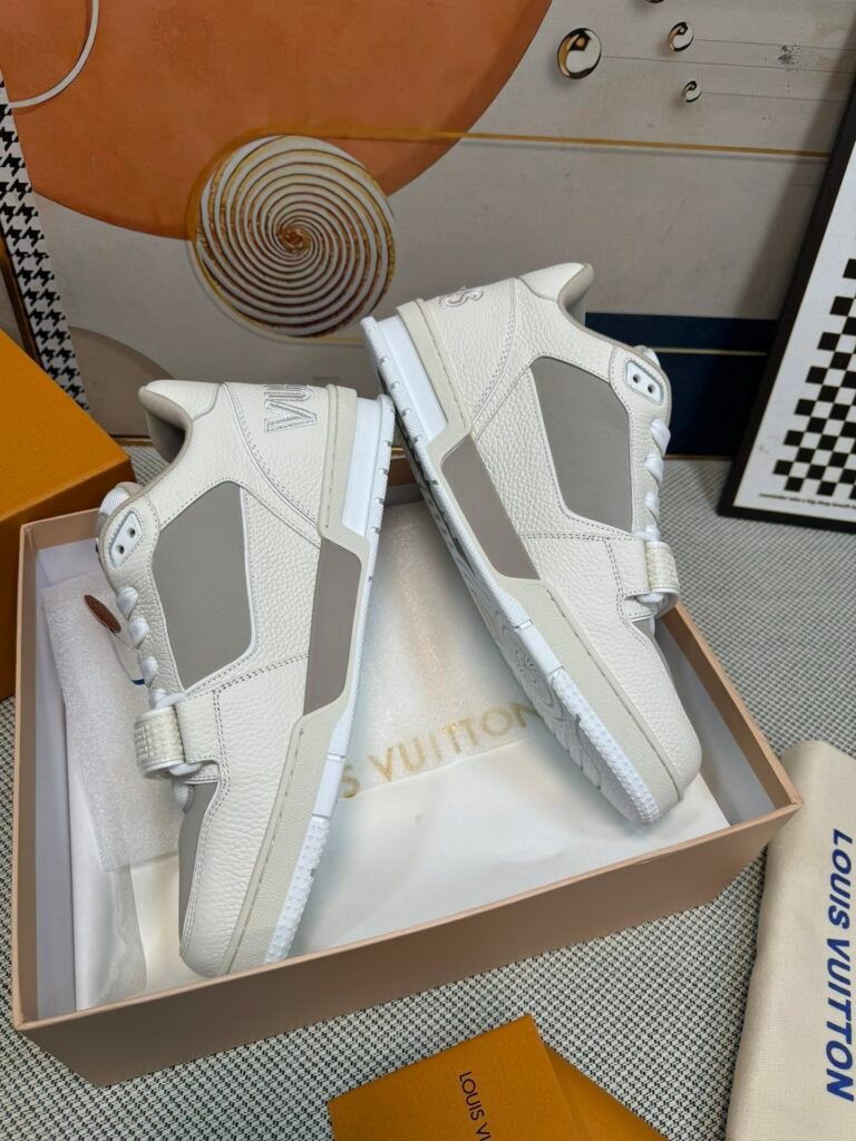 Louis Vuitton Unisex Basketball Sneakers detail image 3